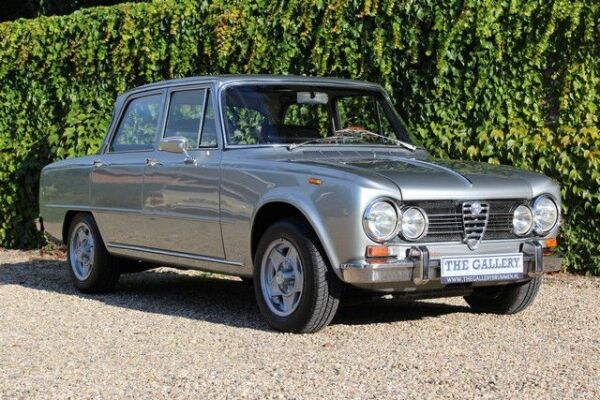 Alfa Romeo Giulia Super 1600 Biscione
