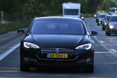 Tesla presenteert Autopilot 8.0