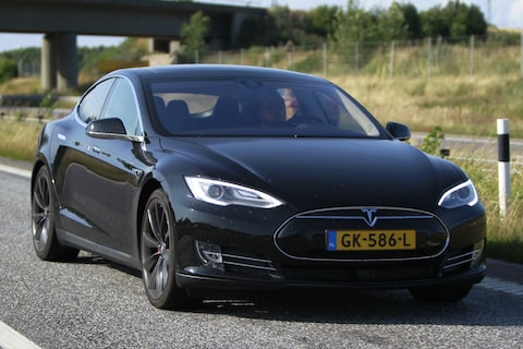 Tesla roept Model S terug