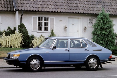 Saab 900