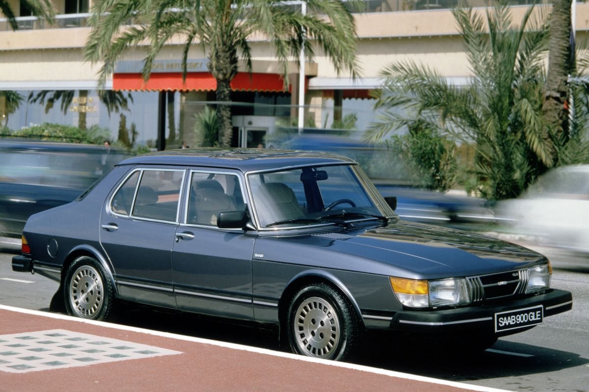 Saab 900
