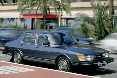 Saab 900