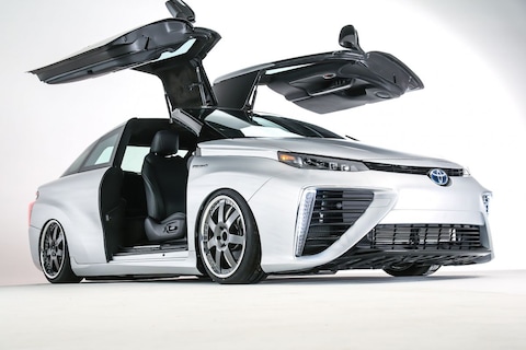 Toyota Mirai gaat Back to the Future