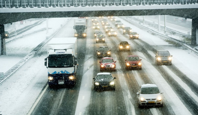 File sneeuw verkeer (foto ANP)