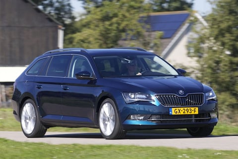 Skoda Superb Combi 2.0 TDI Businessline Style (2015)