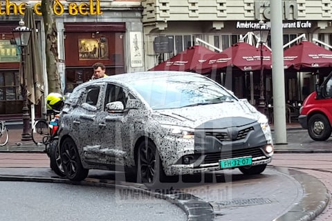 Nieuwe Renault Scénic zwerft door Nederland