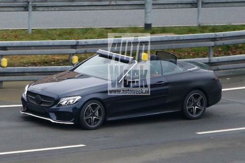 Mercedes C-klasse Cabrio nagenoeg naakt