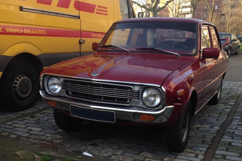 Mazda 1300 In het Wild