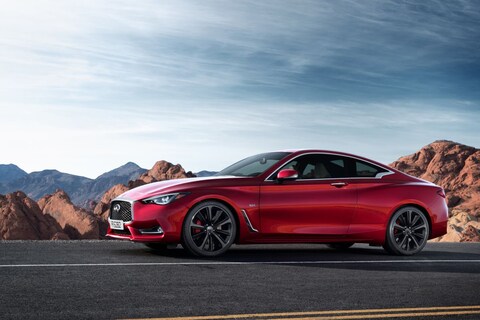 ***UPDATE***Infiniti Q60 toont spieren in Detroit 