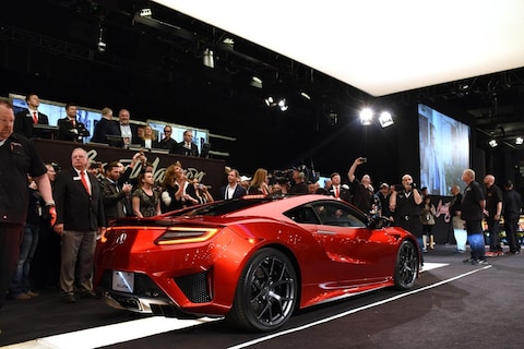 Eerste Acura NSX brengt 1,1 miljoen euro op
