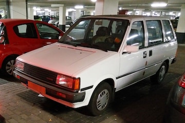 Nissan Prairie In het Wild