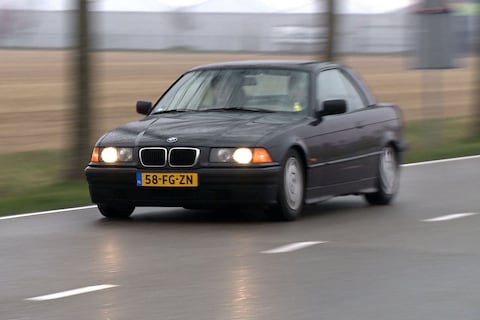 Spiegel - BMW 318i Cabrio (2000)