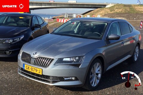 Skoda Superb vs Kia Optima - AutoWeek Update