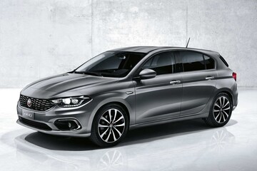 Fiat Tipo hatchback en station