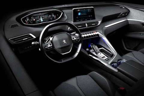 Interieur nieuwe Peugeot 3008 schemert door