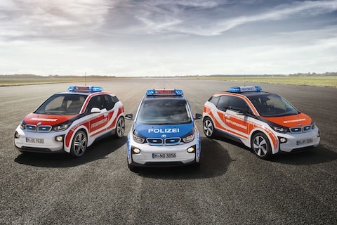 Diverse BMW's trekken uniform aan