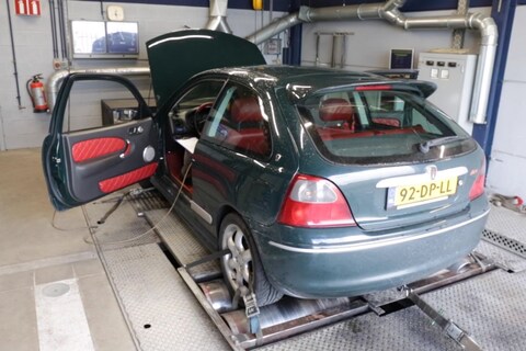 Op de Rollenbank - Rover 200 BRM