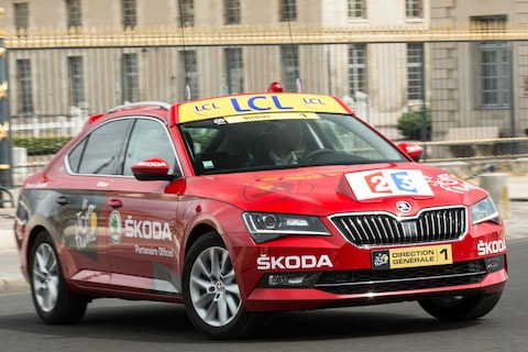 De auto van de Tour de France-directie