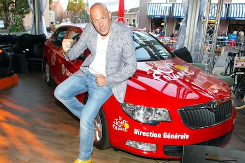 Auto's en het Tour-peleton