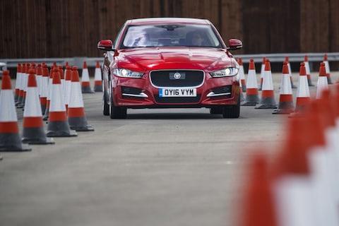 Jaguar Land Rover test autonome auto's buiten
