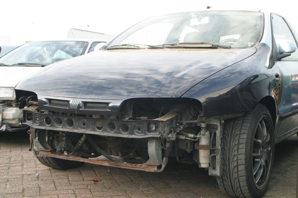 schade wrak schadeauto schadeherstel