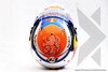 Max Verstappen oranje schoenen en helm