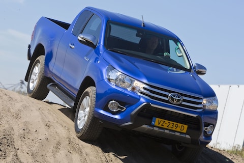 Toyota Hilux 2.4 D-4D 4WD Xtra Cabine (2016) - Test
