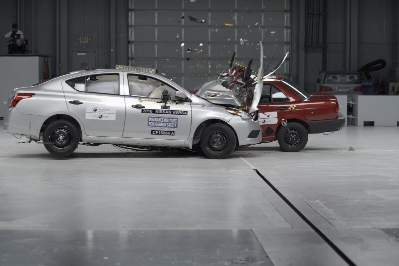 Global NCAP test Nissan Tsuru