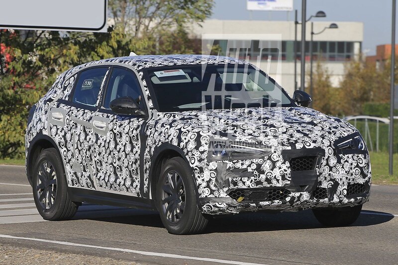 Alfa Romeo Stelvio spyshots
