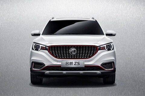MG ZS toont voor- en achterzijde