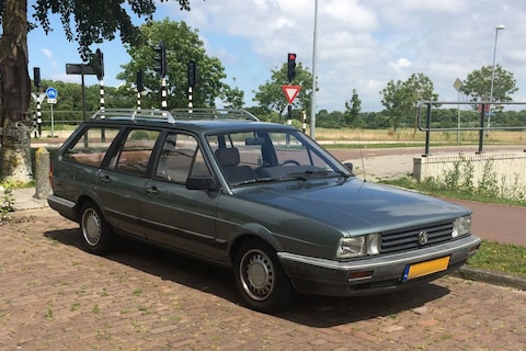 In het wild: Volkswagen Passat Variant (B2, 1985)