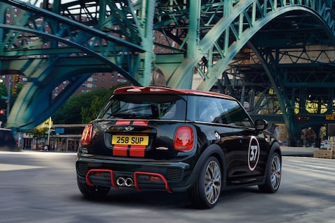 Mini hangt Mini's vol met JCW-accessoires