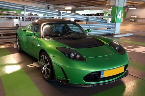 In het wild: Tesla Roadster (2010)