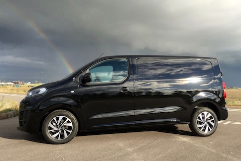 Verkoop nieuwe bestelauto's licht gedaald