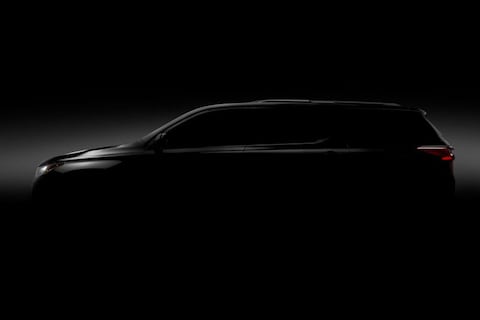 Chevrolet Traverse schemert door