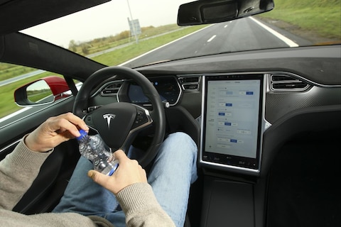 Vertraging met software zelfrijdende Tesla's