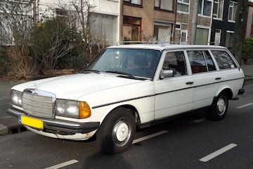 In het wild: Mercedes-Benz W123