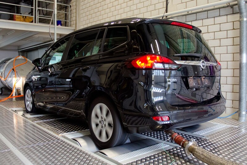 Uitstoot test NEDC sjoemelsoftware rollenbank Opel