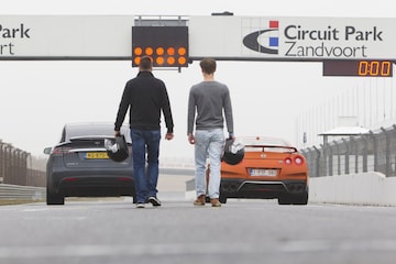 Dragraces: Tesla Model X P100D vs de rest