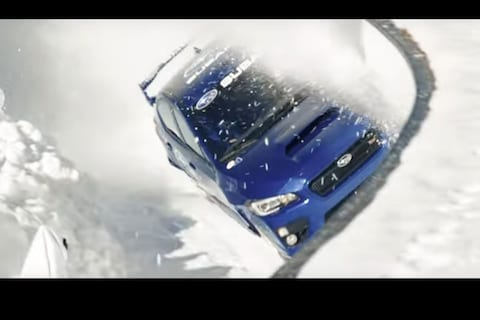 Subaru 'ragt' WRX STi van een bobsleebaan