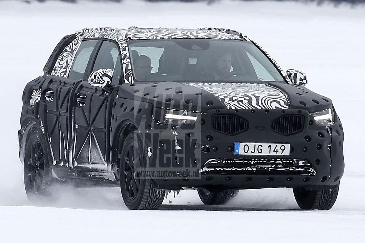 Volvo XC40 spyshots
