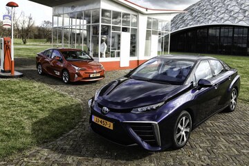 AW 15 (Toyota Mirai, Prius)