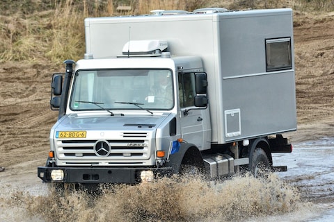 Mercedes-Benz Unimog U4000 - Blits Bezit