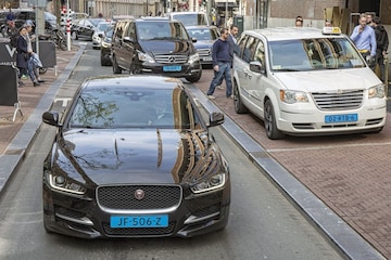 AW 20 Uber taxi Jaguar XE