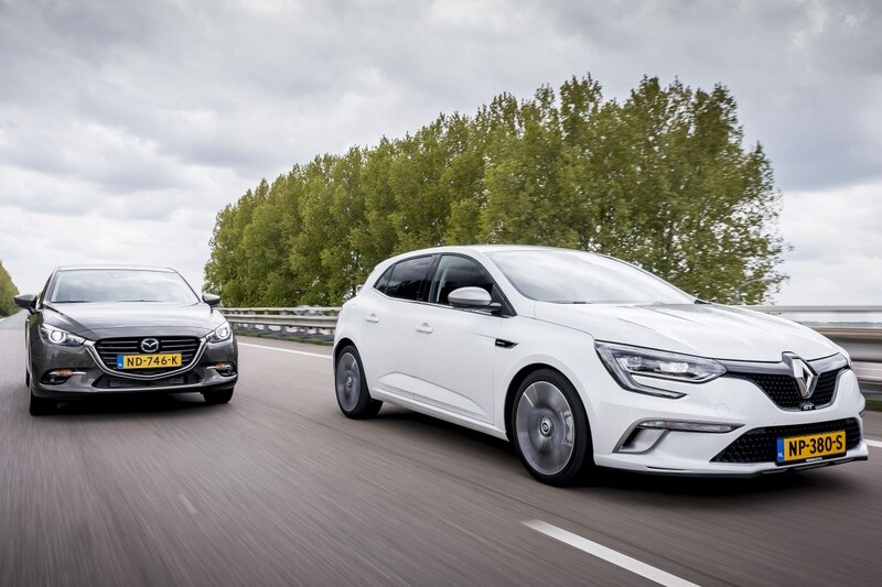 AW 22 Renault Captur en Mazda 3
