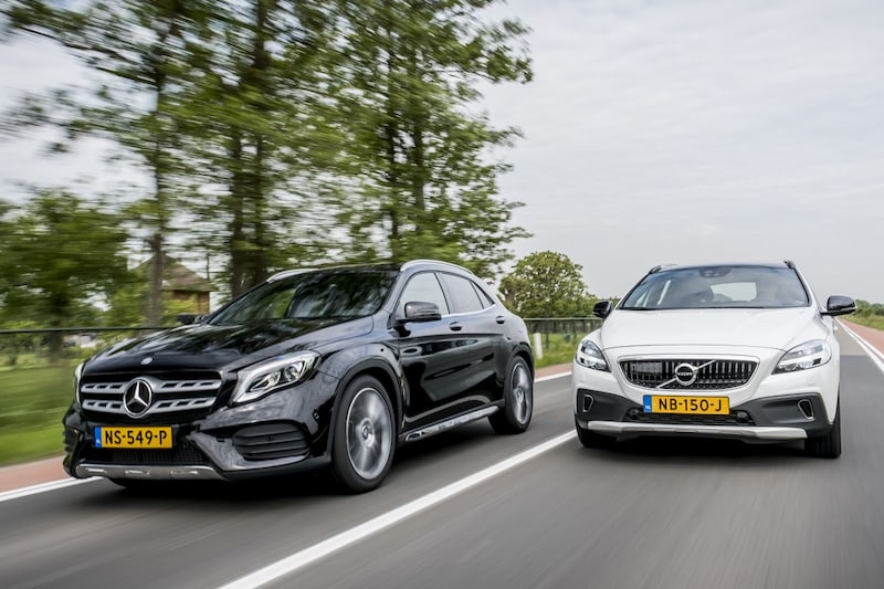 AW 26 Mercedes-Benz GLA vs. Volvo V40 Cross Countr