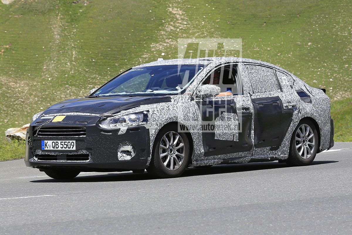 Ford Focus Sedan spyshots