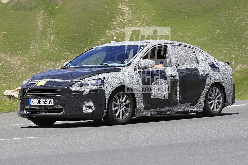 Ford Focus Sedan spyshots