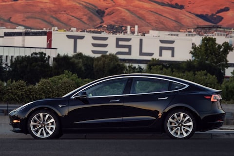 Eerste Tesla Model 3 gebouwd