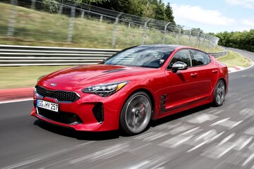 AutoWeek 28 magazine Kia Stinger